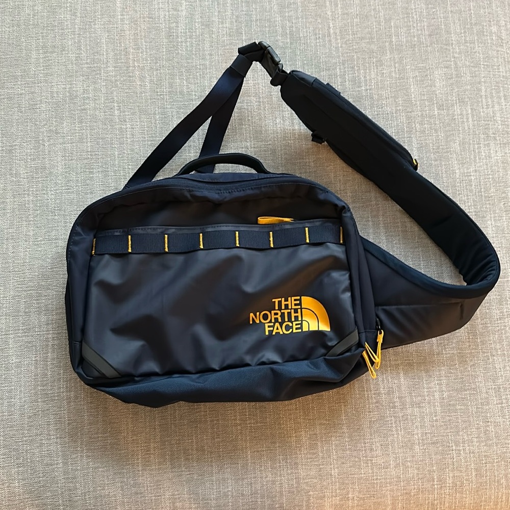 The North Face Basecamp Voyager Sling Bag